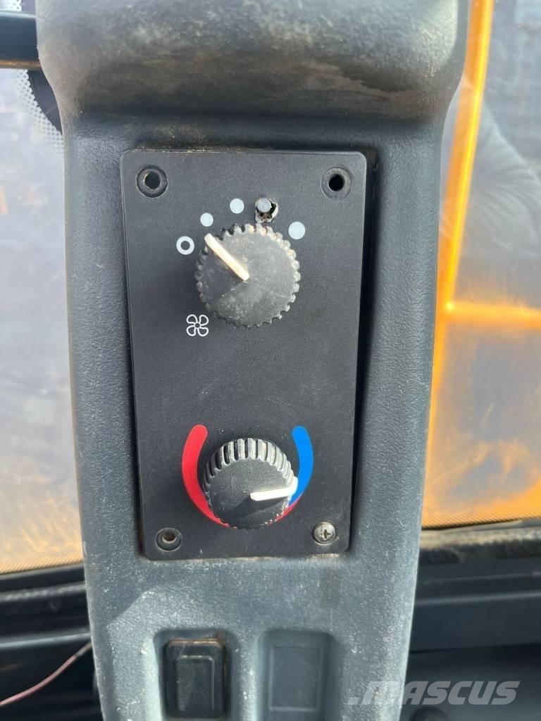 John Deere 824 K Incarcator pe pneuri