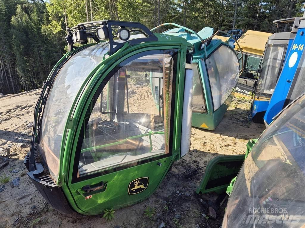 John Deere 1270G Cabine si interior