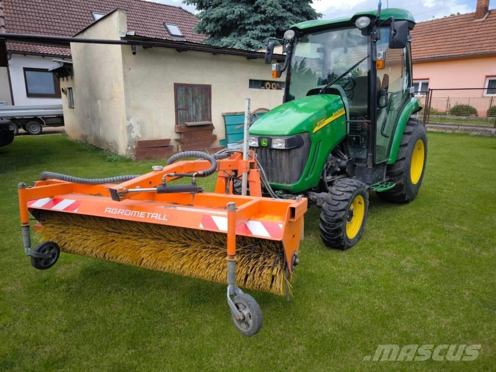 John Deere 3720 Tractoare compacte