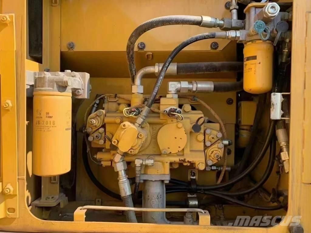 CAT CAT318D Excavatoare pe șenile
