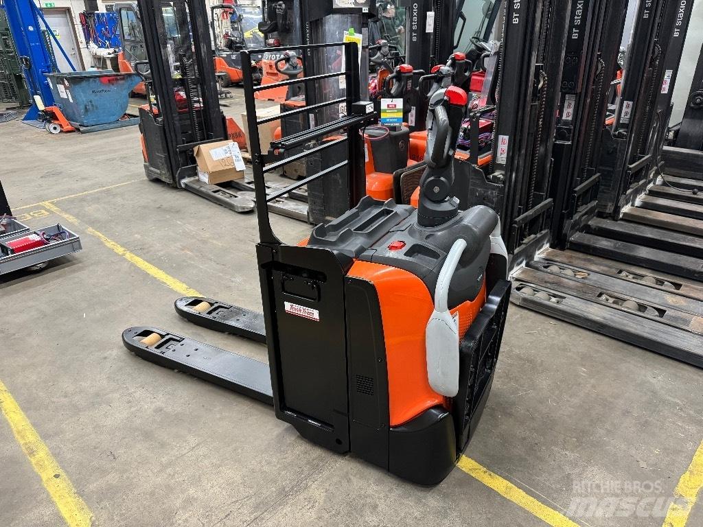 Toyota LPE220 Transpaleta cu platforma