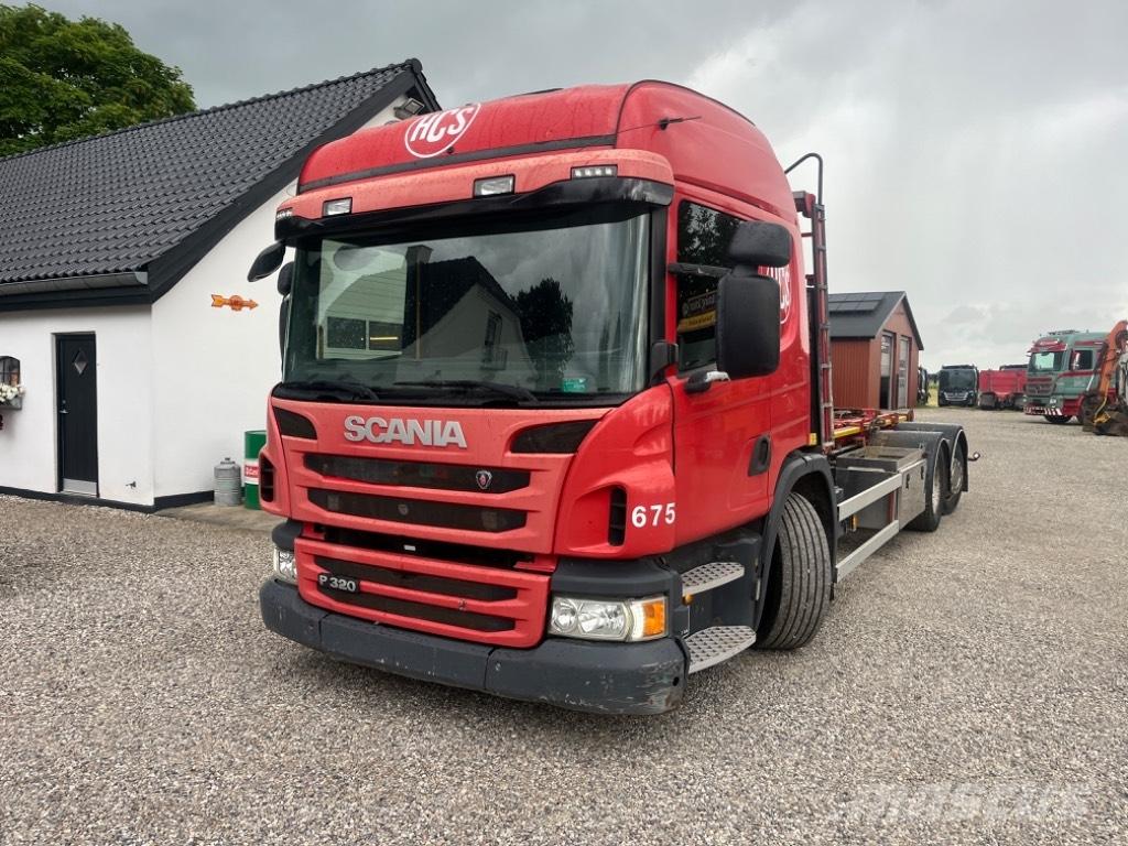 Scania P 320 Camion cu carlig de ridicare