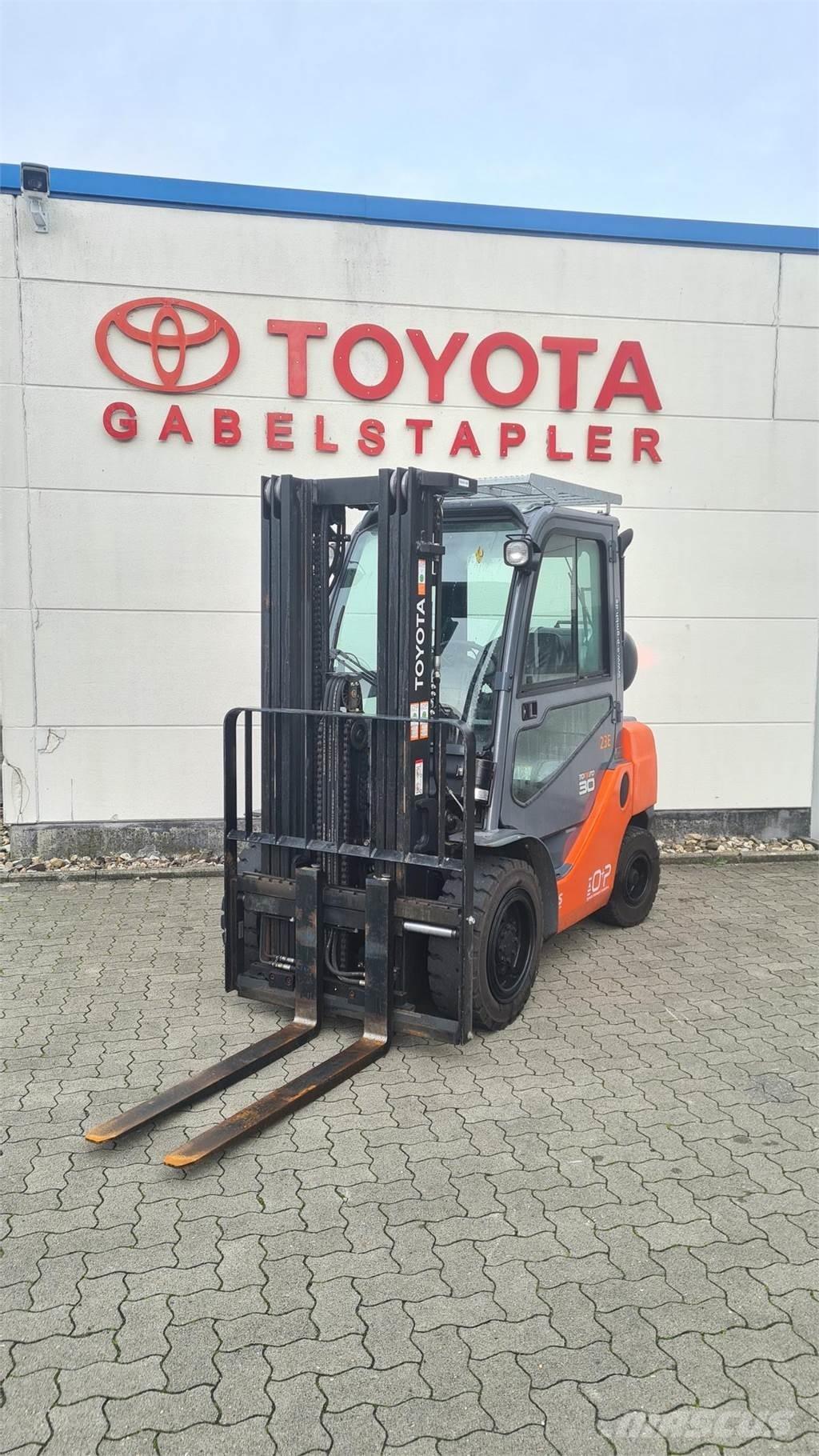 Toyota 02-8FGF30 Stivuitor GPL
