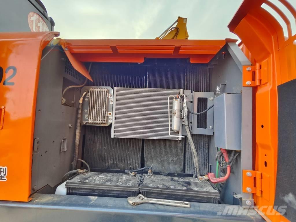Hitachi ZX 210 Excavatoare pe șenile
