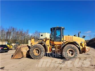 CASE 821 F Incarcator pe pneuri