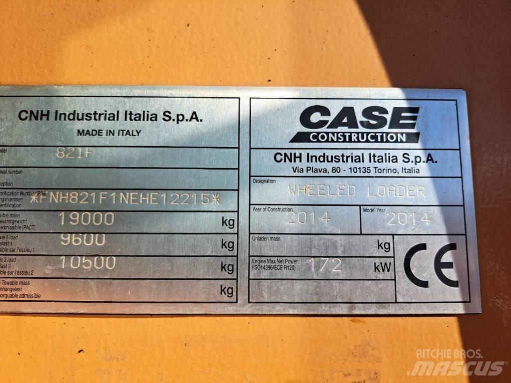 CASE 821 F Incarcator pe pneuri