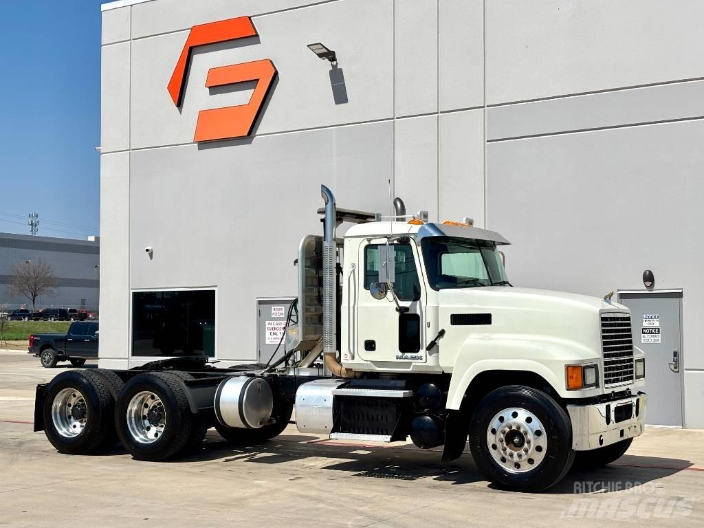 Mack CHU 613 Autotractoare