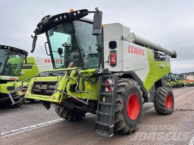 CLAAS TRION 750 Combine de secerat