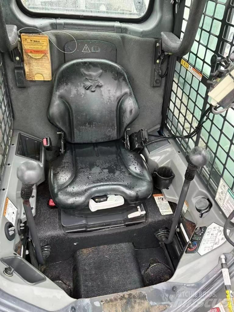 Bobcat S 750 Mini incarcator