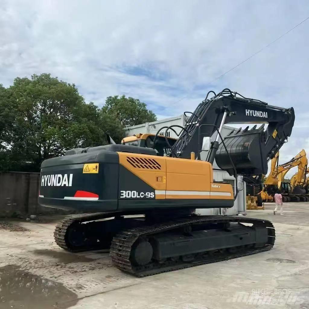 Hyundai 300-9 Excavatoare pe șenile

