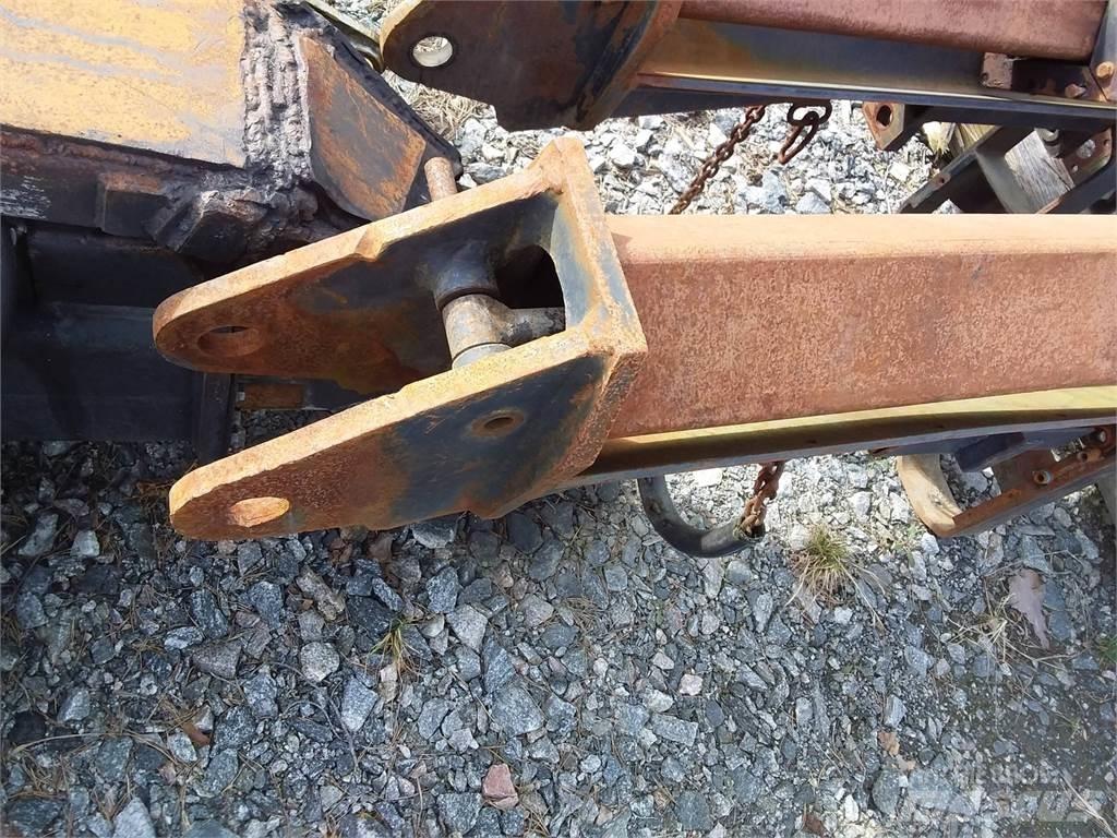 CAT 2200 Macarale pentru culegatoare