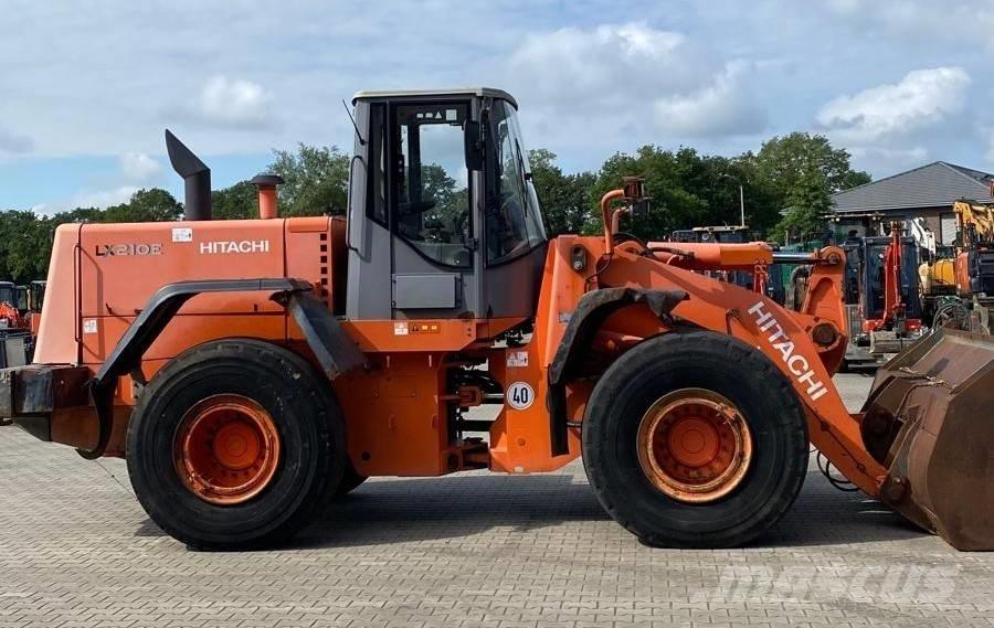 Hitachi LX 210 E Incarcator pe pneuri