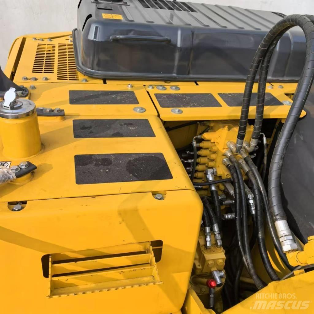 Komatsu PC 130-7 Excavatoare pe șenile
