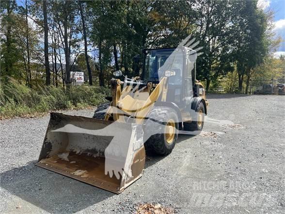 CAT 906M Incarcator pe pneuri