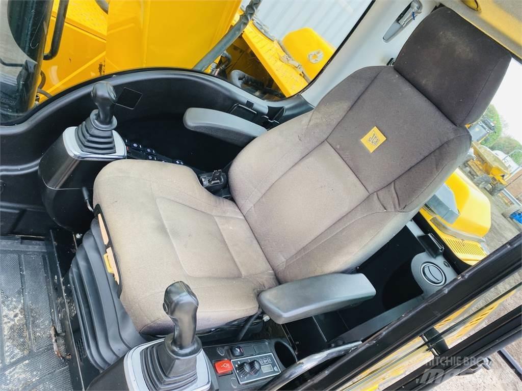 JCB JS130LC Excavatoare pe șenile
