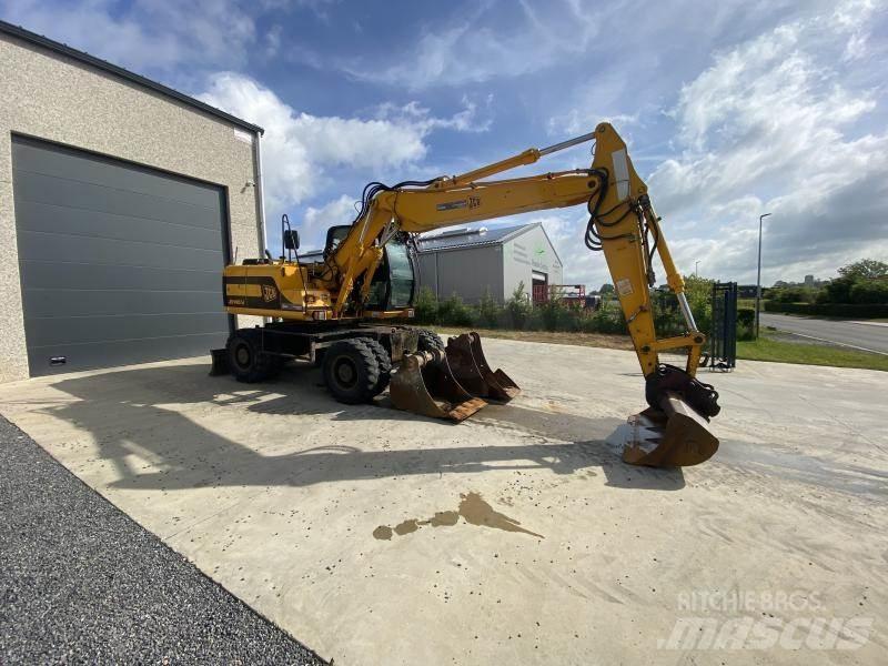 JCB JS145W Excavatoare cu roti