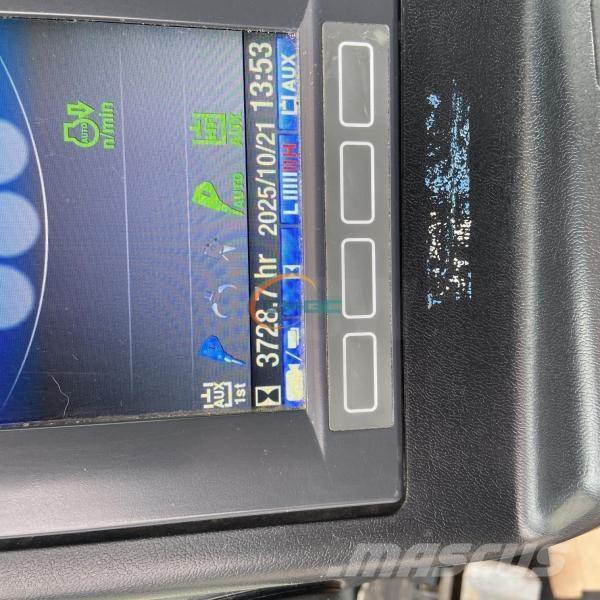 Takeuchi TB215R Excavatoare cu roti