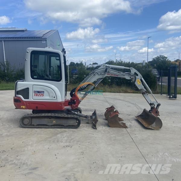 Takeuchi TB225 Excavatoare cu roti