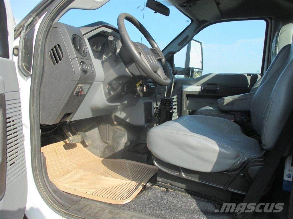 Ford F750 Camion cu carlig de ridicare