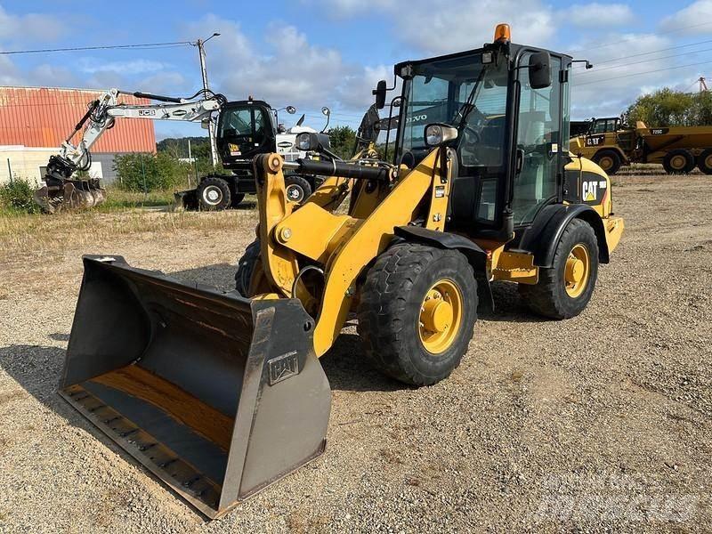 CAT 906H Incarcator pe pneuri
