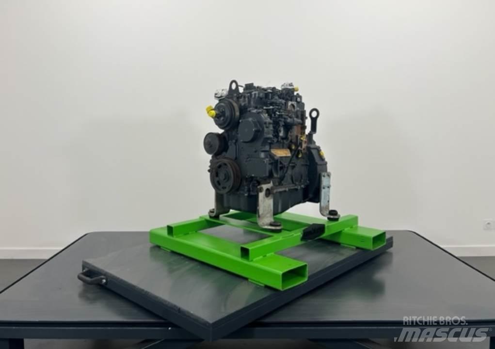 CASE 221E Motoare