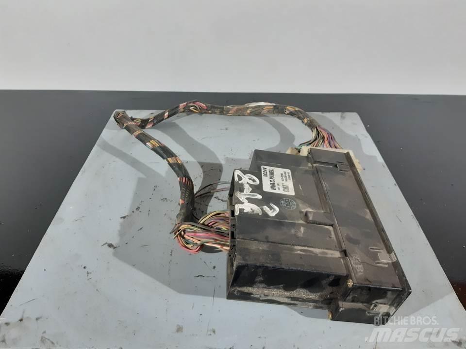 CAT 318C Cabine si interior