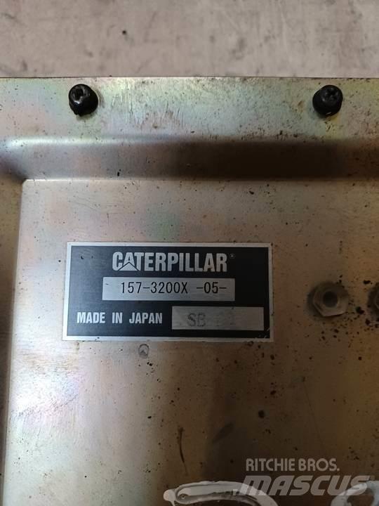 CAT 318C Cabine si interior
