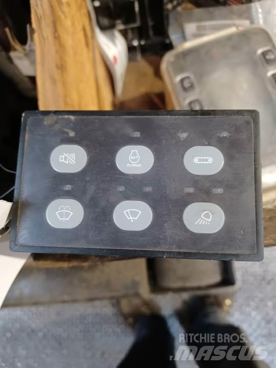 CAT 318C Cabine si interior