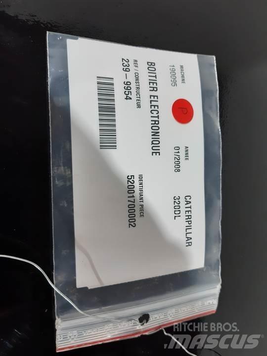 CAT 320DL Cabine si interior