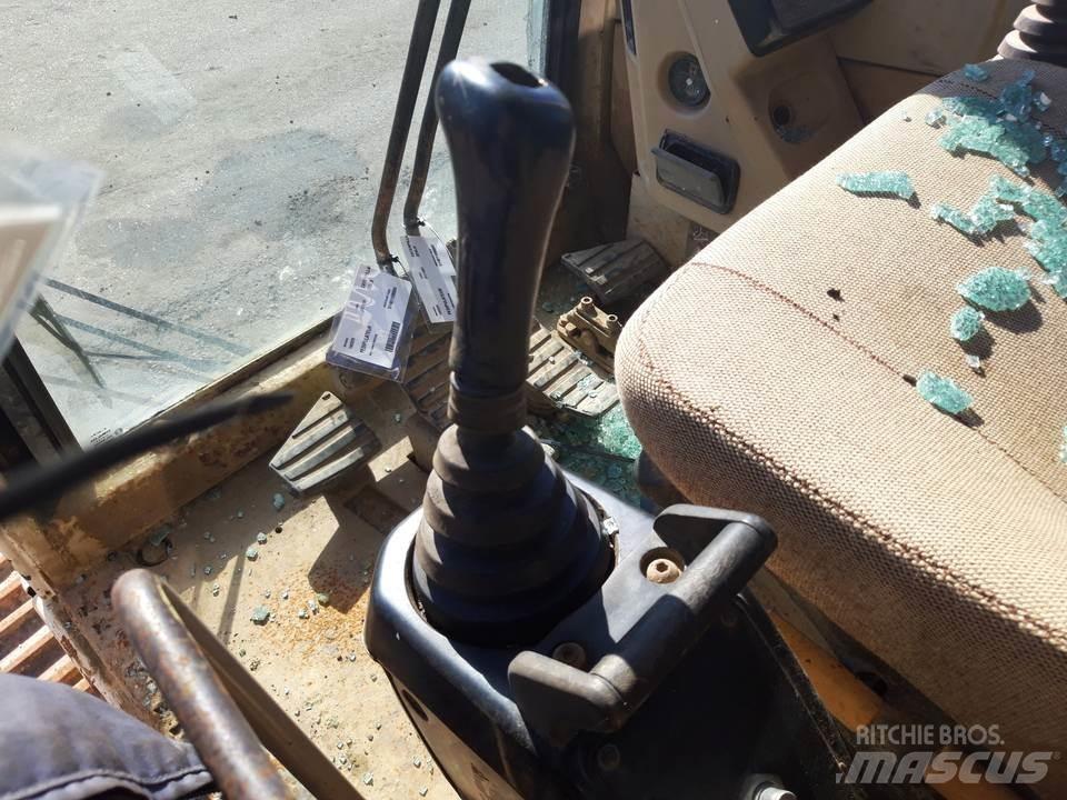 CAT 325LN Cabine si interior