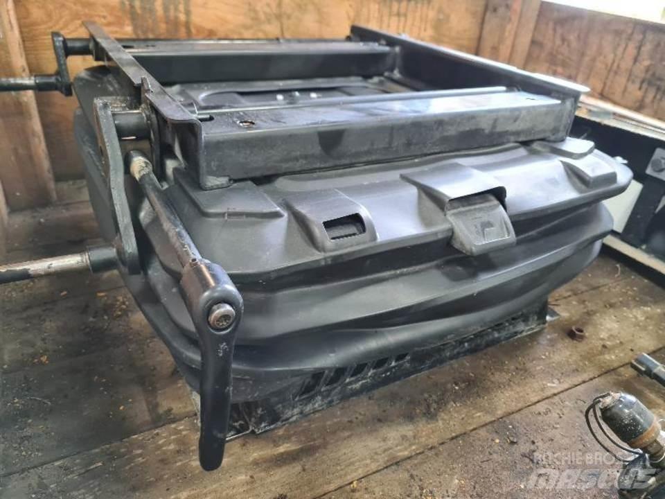 CAT 336DL Cabine si interior