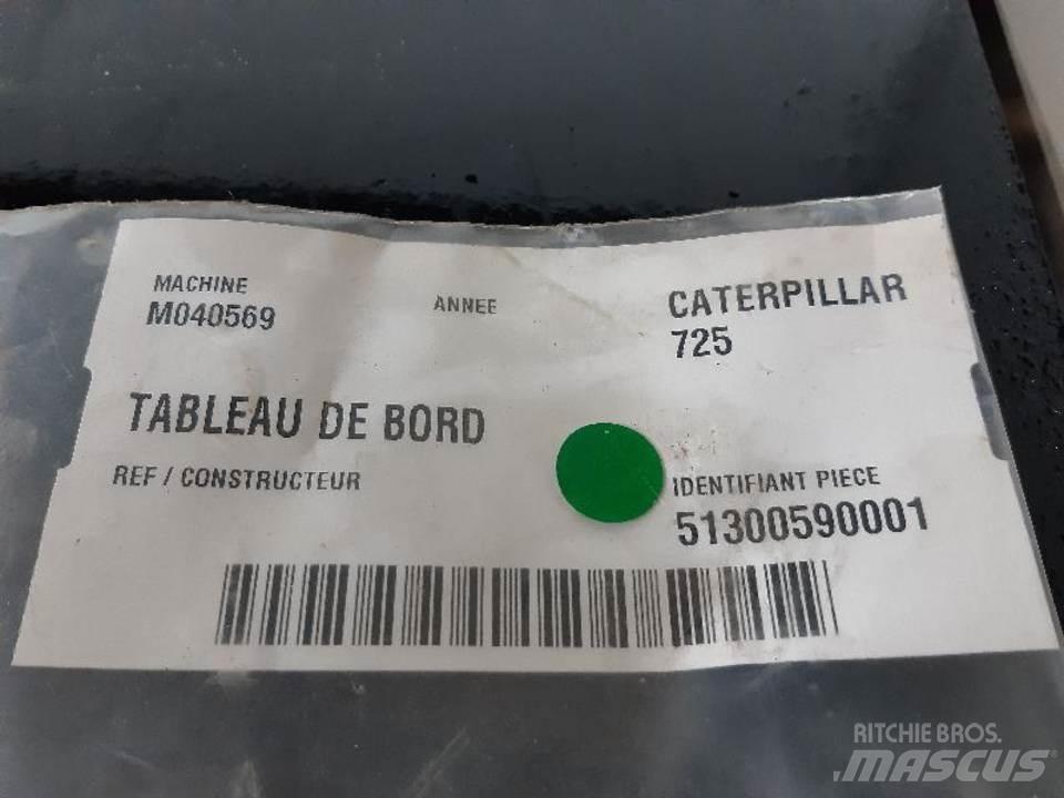CAT 725 Cabine si interior