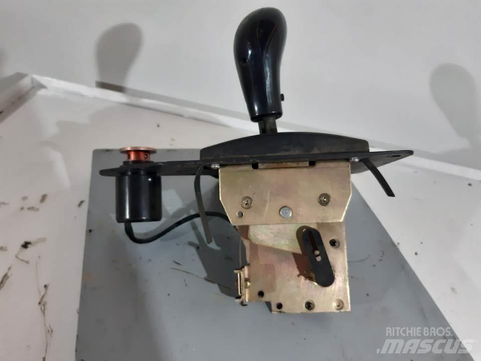 CAT 740 Cabine si interior