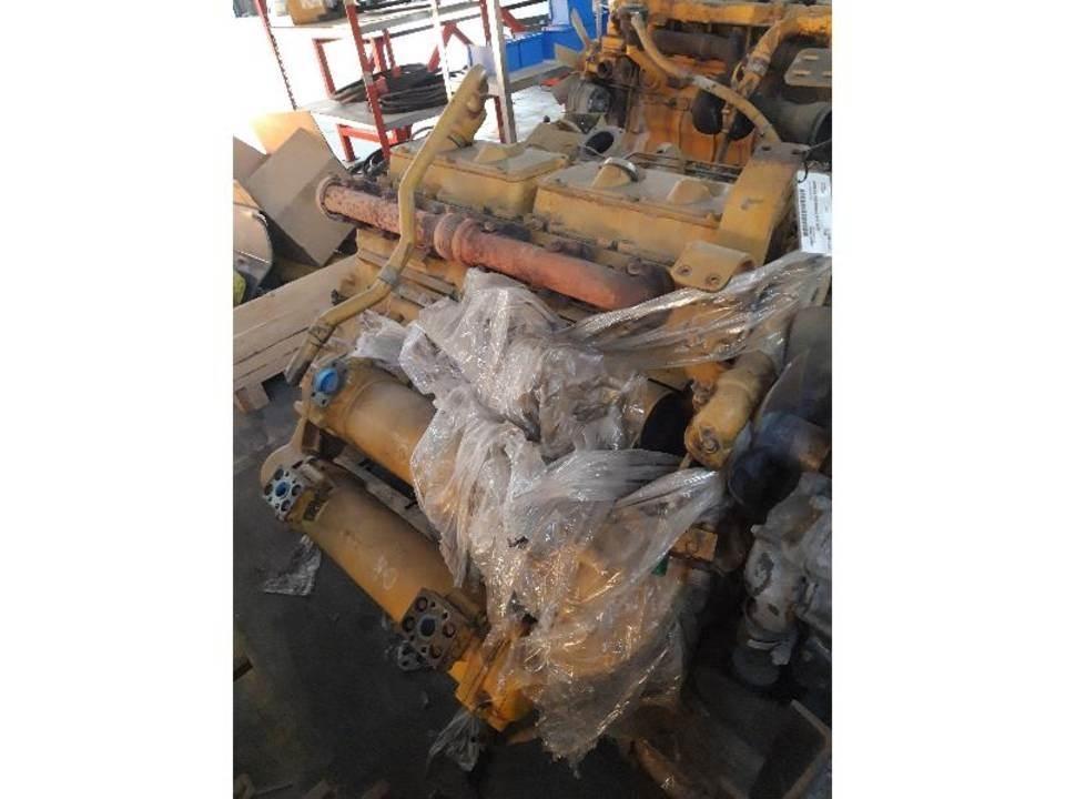CAT 775B Motoare