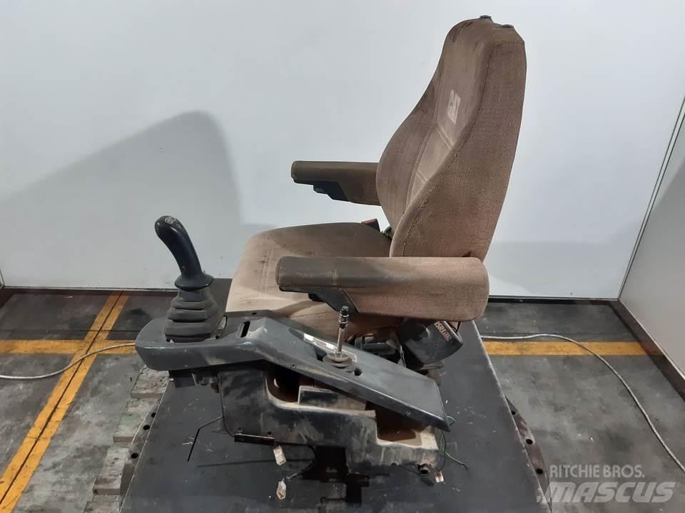 CAT M312 Cabine si interior