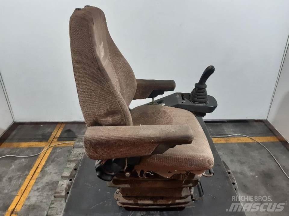 CAT M312 Cabine si interior