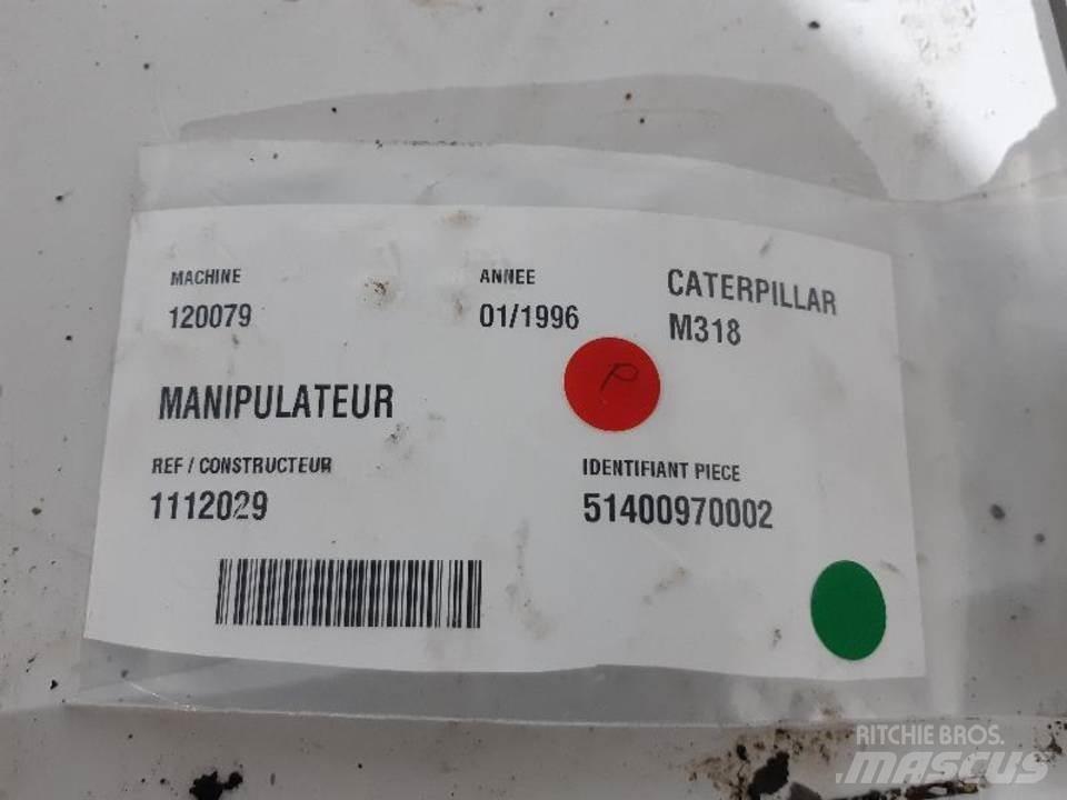 CAT M318 Cabine si interior