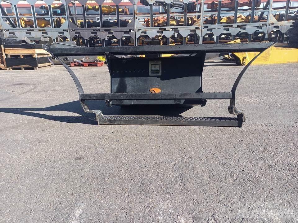 CAT M320F Cabine si interior