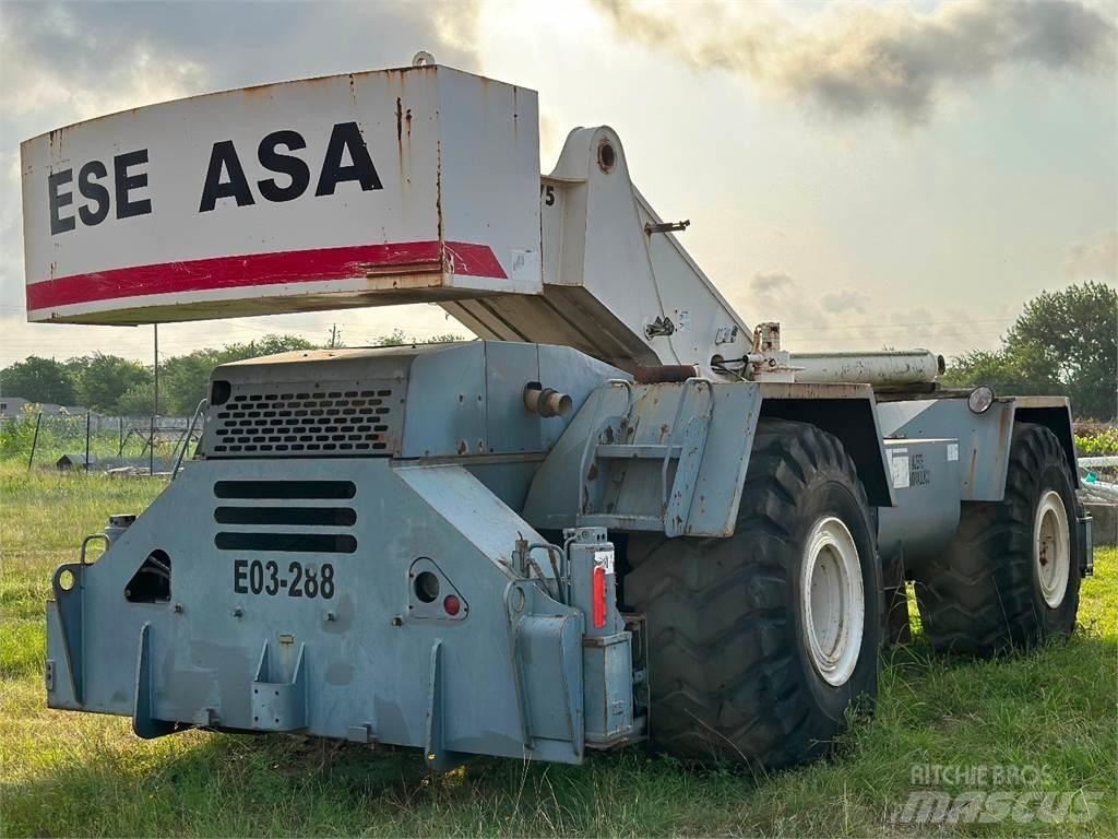 Terex RT 775 Macara teren accidentat