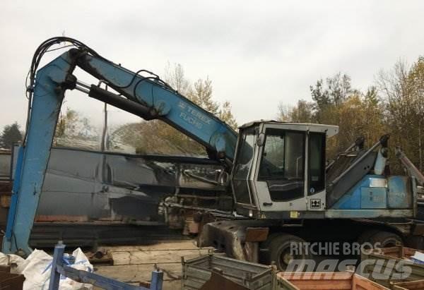 Fuchs MHL 320 Paleta de manipulare