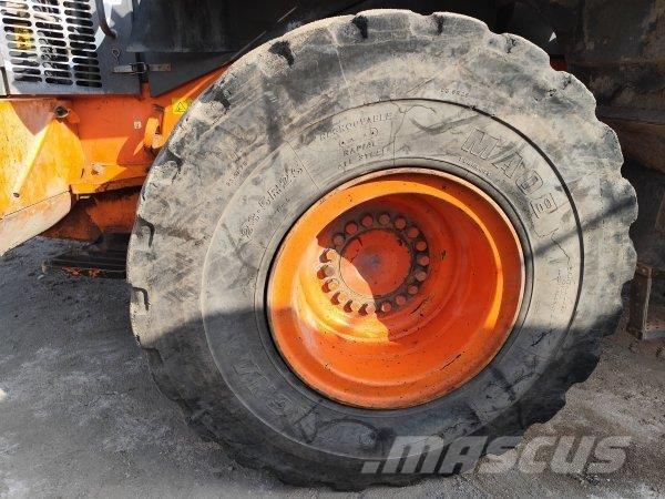 Hitachi ZW 220 Incarcator pe pneuri