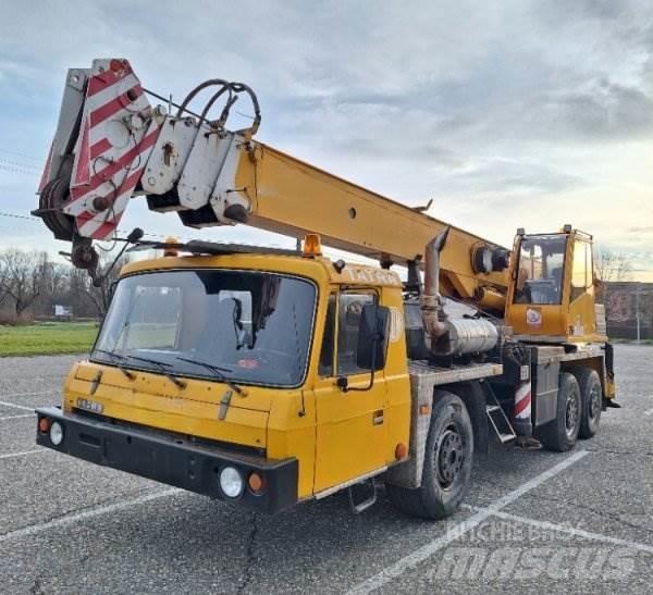Tatra T815 +AD 28 (ČKD) Camioane cu macara