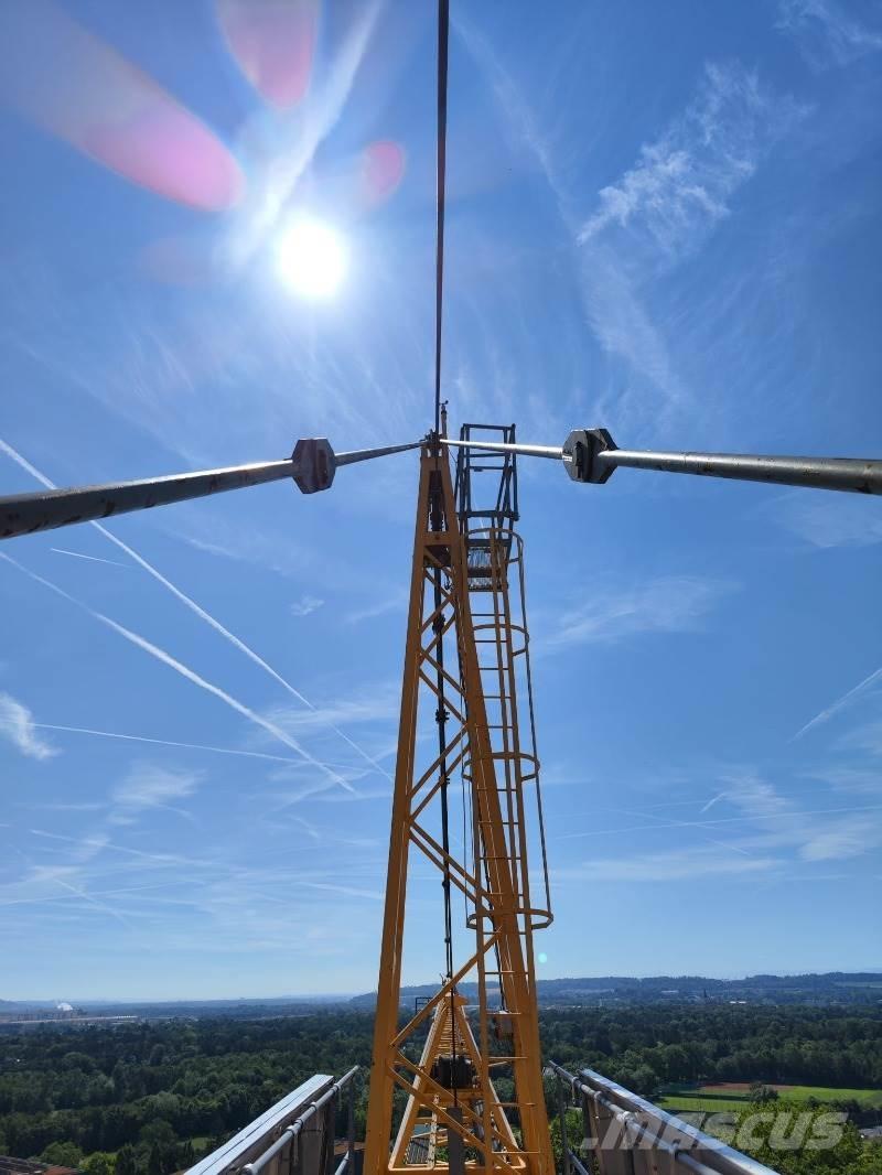 Liebherr 200EC-H Macarale turn