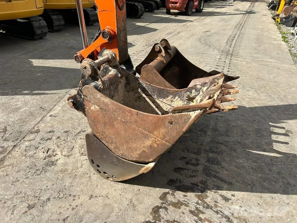 Hitachi ZX 80 SB Excavatoare 7t - 12t