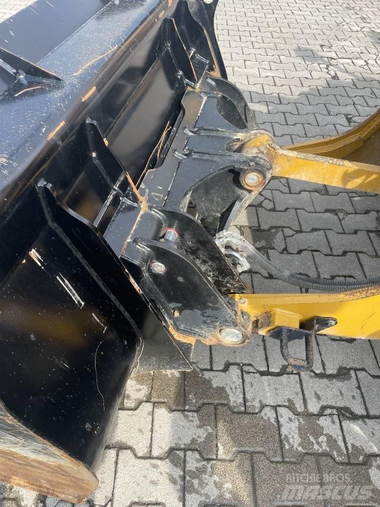 CAT 906 M Incarcator pe pneuri