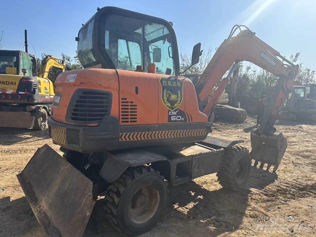 Doosan DX60W Mini excavatoare < 7t