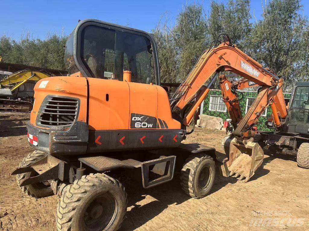 Doosan DX60W Mini excavatoare < 7t