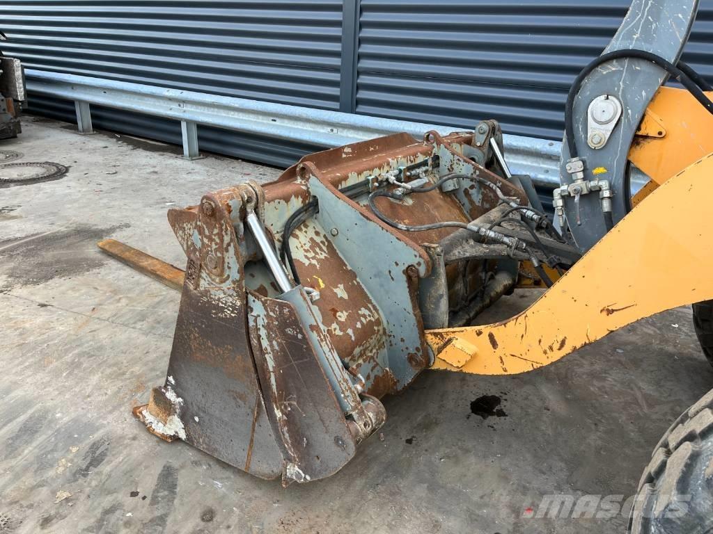 Liebherr L 506 Incarcator pe pneuri