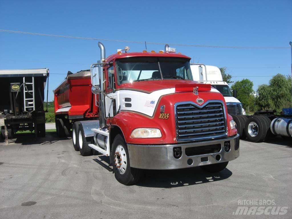 Mack CXN 613 Autotractoare