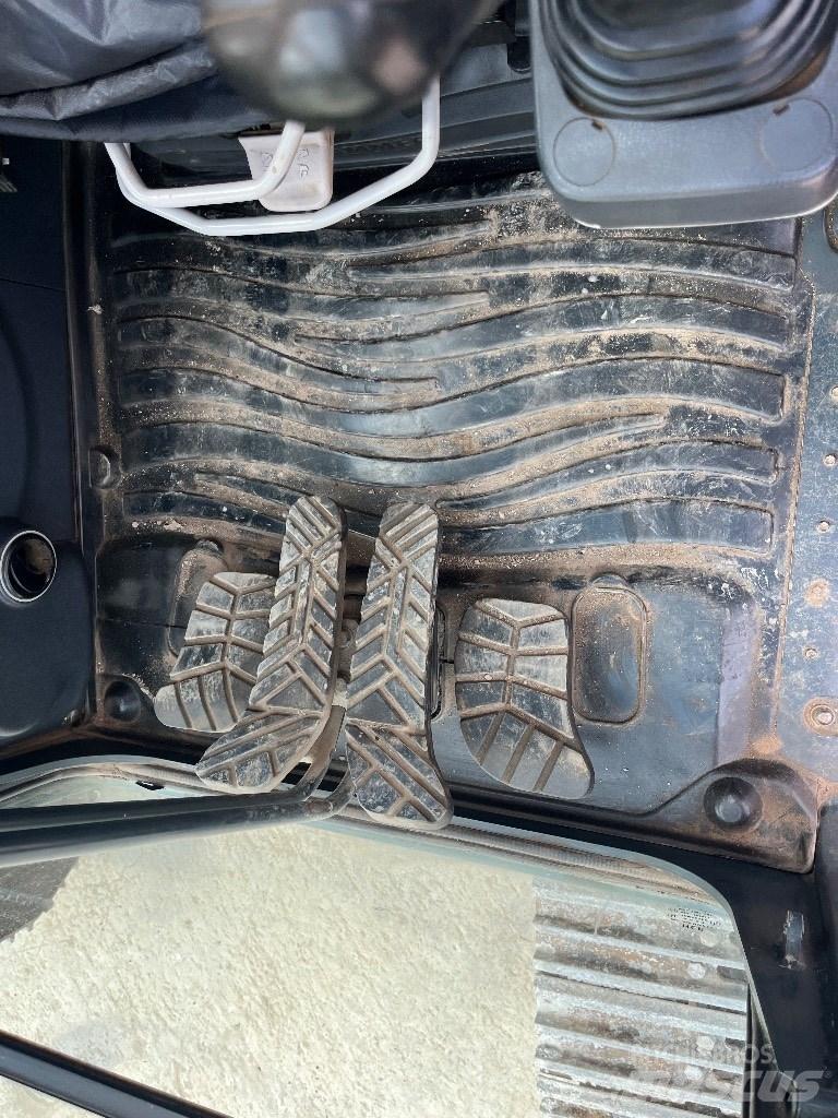 Hyundai HX 220 L Excavatoare pe șenile
